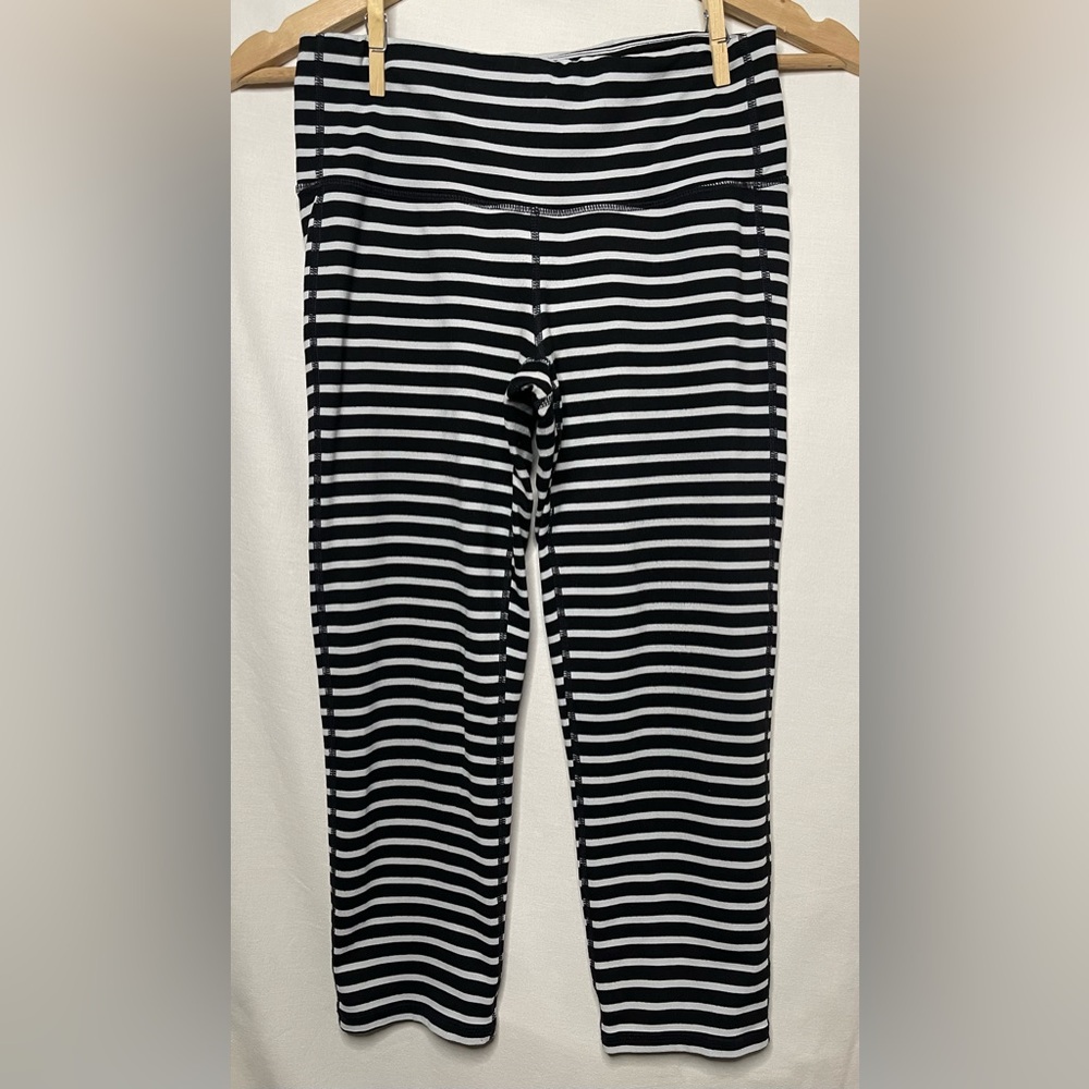 Athleta Cropped Black & White Striped Yoga Pants Size S